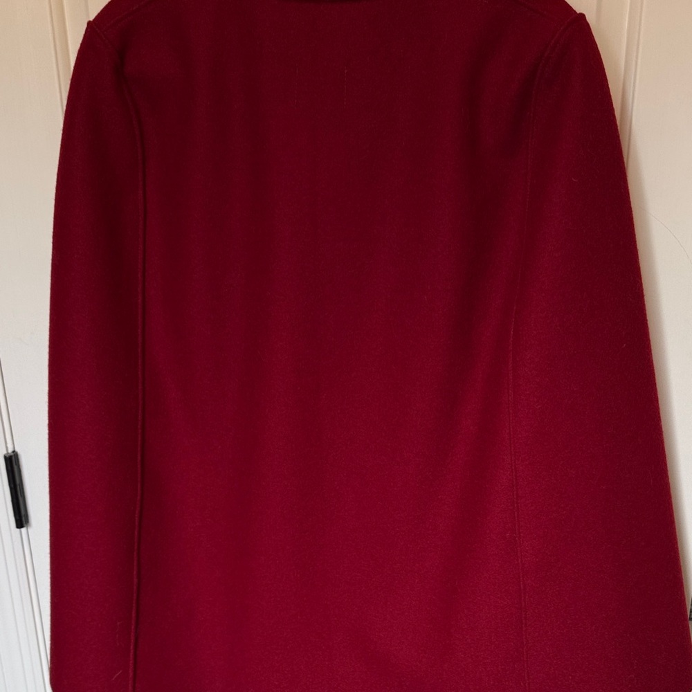 Chic Women's Red Cape - Picture 5 of 5